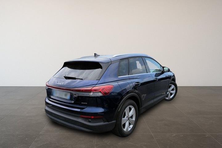 Blå Audi Q4 fra 2023