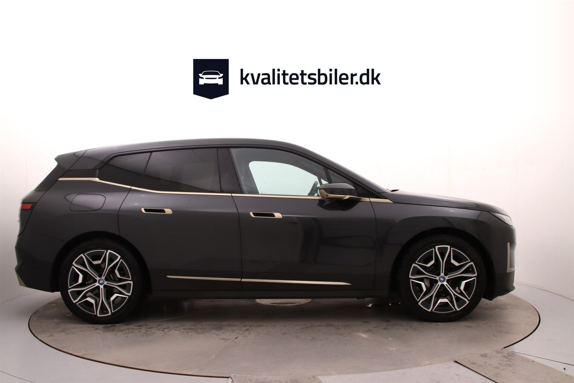 Grå BMW iX fra 2022