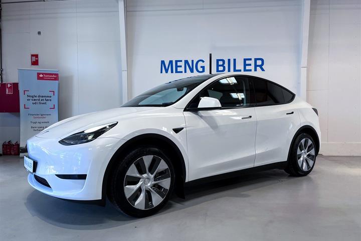 Hvid Tesla Model Y fra 2023