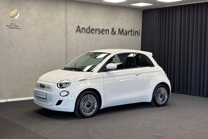 Hvid Fiat 500e fra 2023