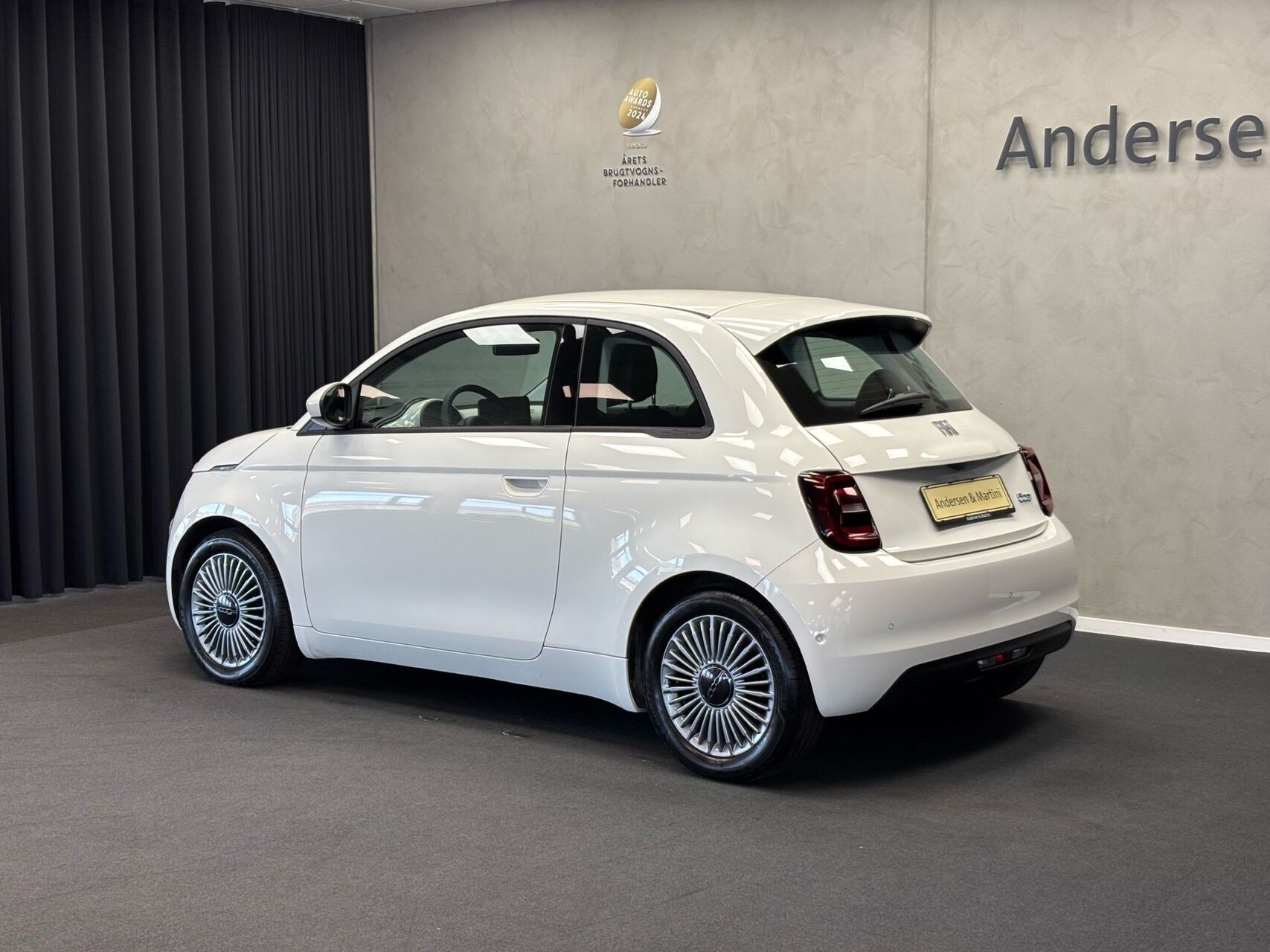 Hvid Fiat 500e fra 2023