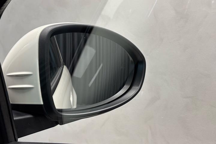 Hvid Fiat 500e fra 2023