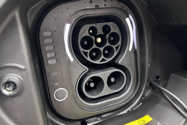 Hvid Fiat 500e fra 2023
