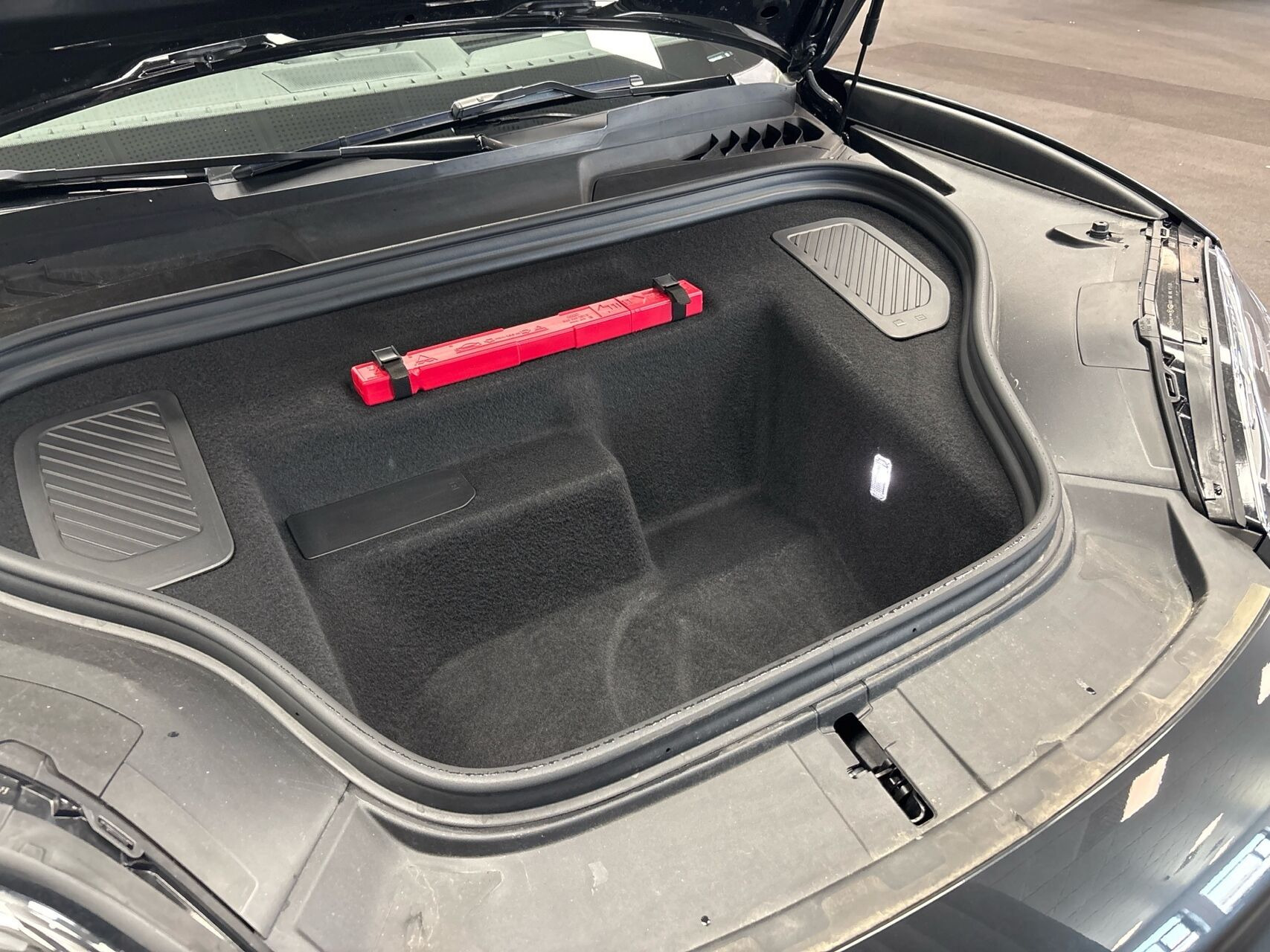 Grå Porsche Macan fra 2024