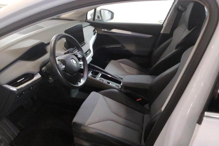 Hvid Skoda Enyaq fra 2024