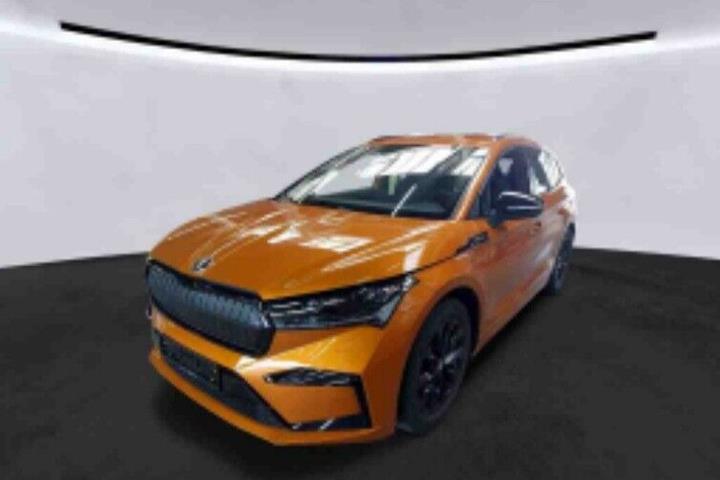 Orange Skoda Enyaq fra 2024