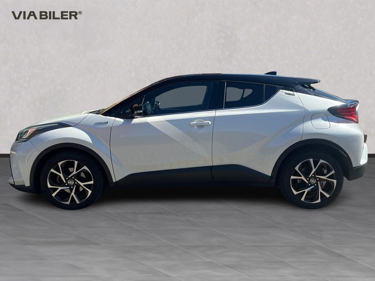 Hvid Toyota C-HR fra 2021