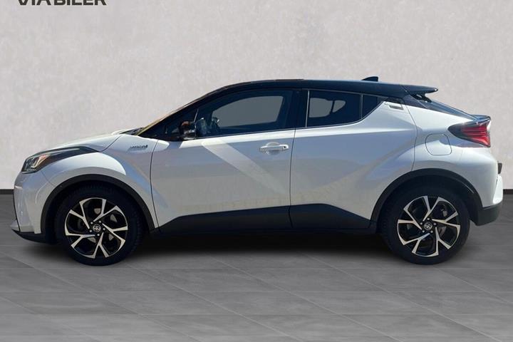Hvid Toyota C-HR fra 2021