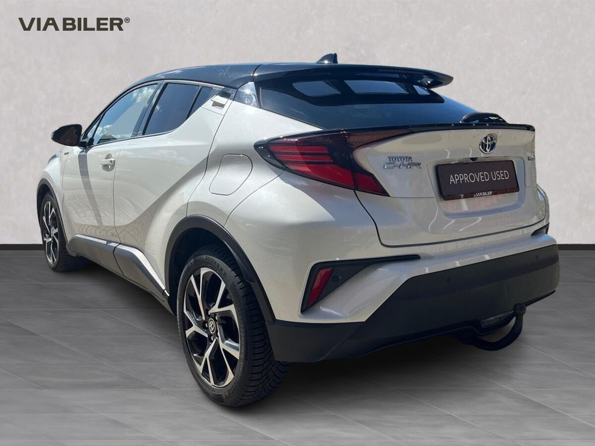Hvid Toyota C-HR fra 2021