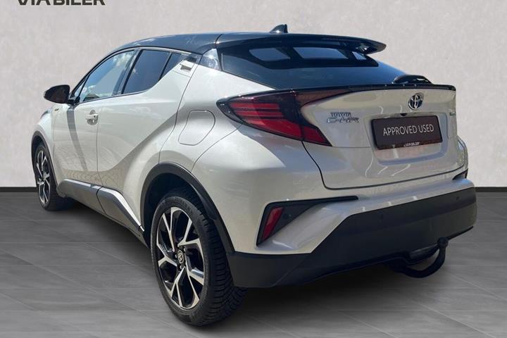 Hvid Toyota C-HR fra 2021