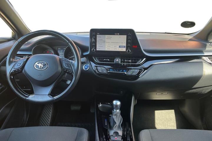 Hvid Toyota C-HR fra 2021
