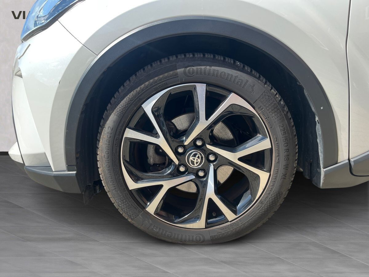 Hvid Toyota C-HR fra 2021
