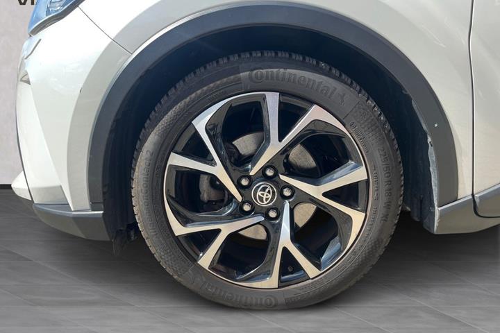 Hvid Toyota C-HR fra 2021