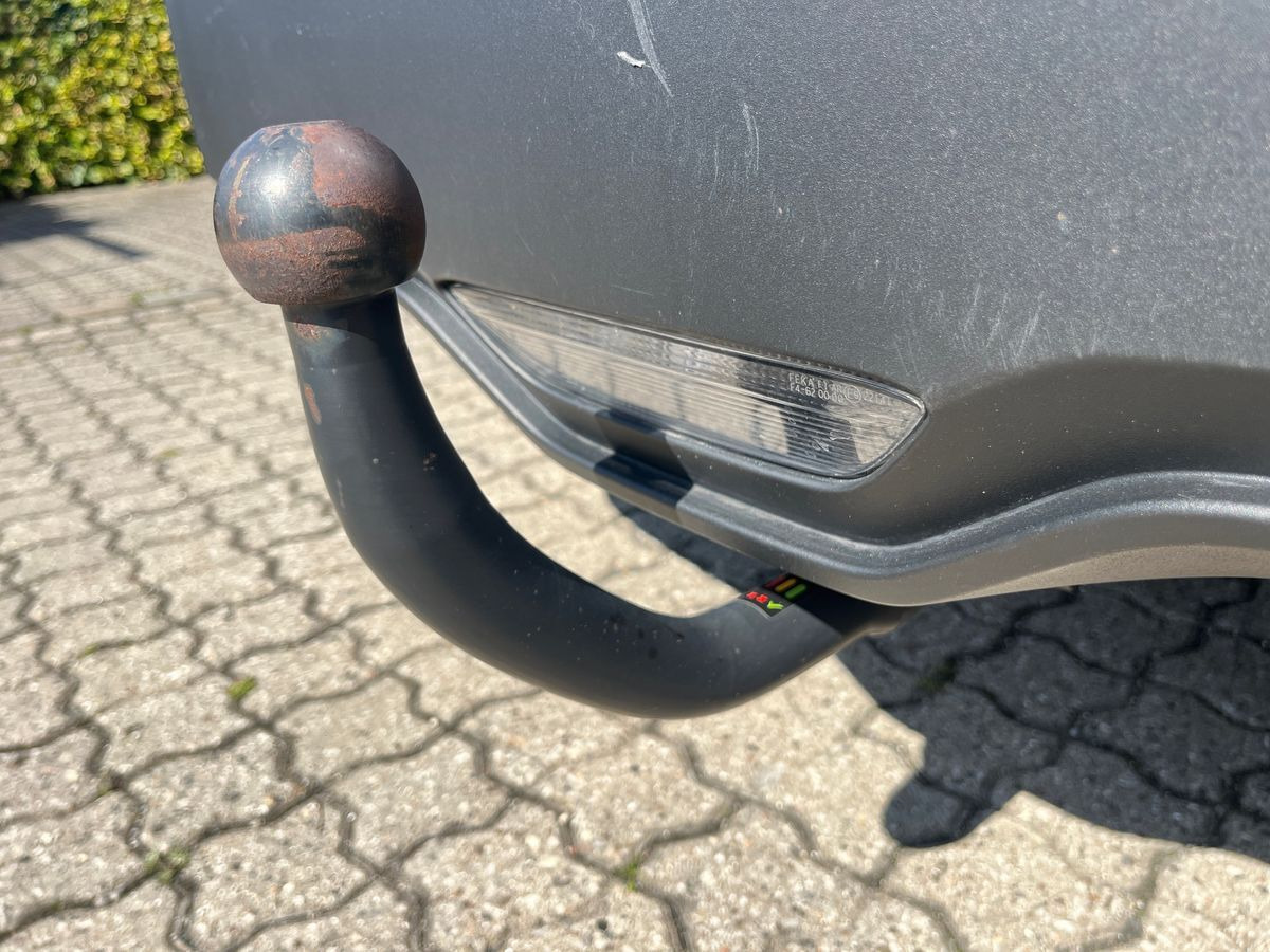 Hvid Toyota C-HR fra 2021