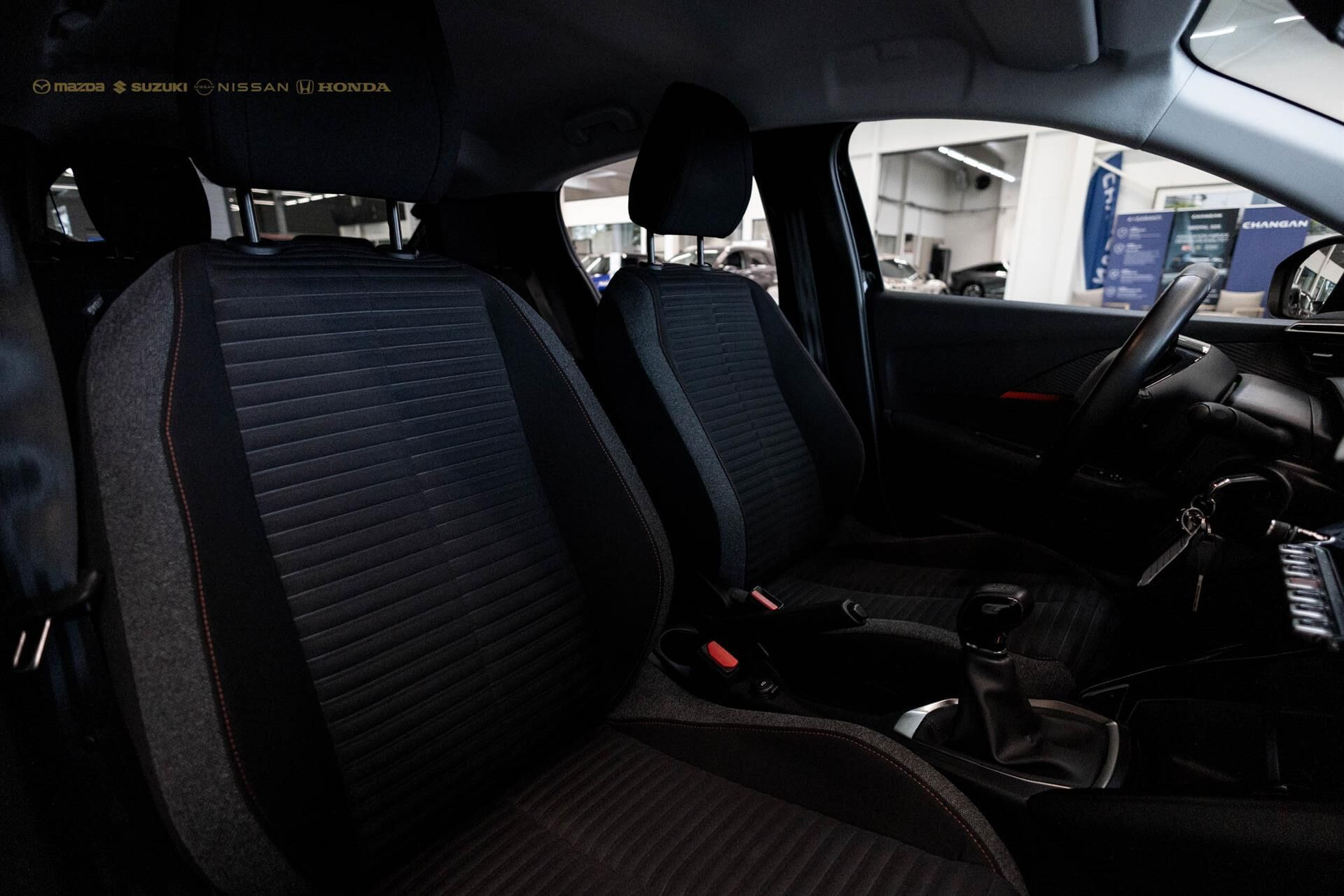 Sort Peugeot 208 fra 2021