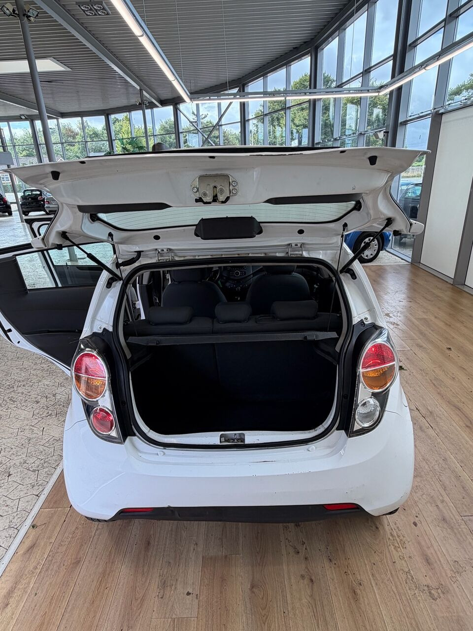 Hvid Chevrolet Spark fra 2011