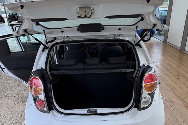 Hvid Chevrolet Spark fra 2011