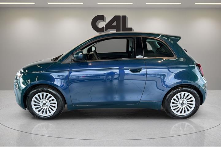 Blå Fiat 500e fra 2023