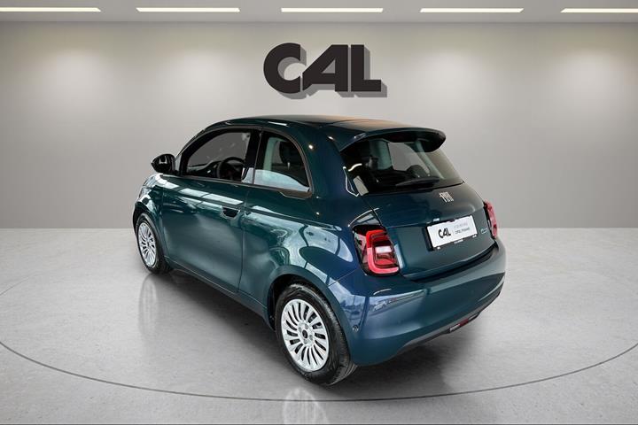Blå Fiat 500e fra 2023