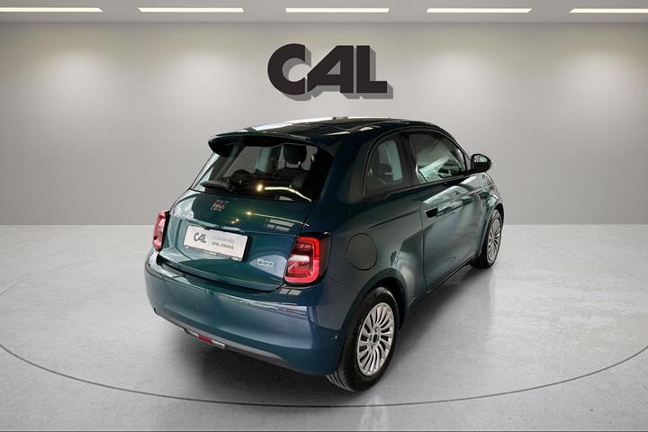 Blå Fiat 500e fra 2023