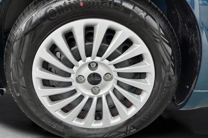 Blå Fiat 500e fra 2023