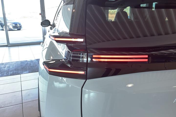 Hvid Citroën ë-C5 Aircross fra 2026