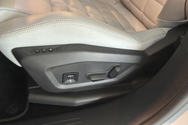 Hvid Citroën ë-C5 Aircross fra 2026