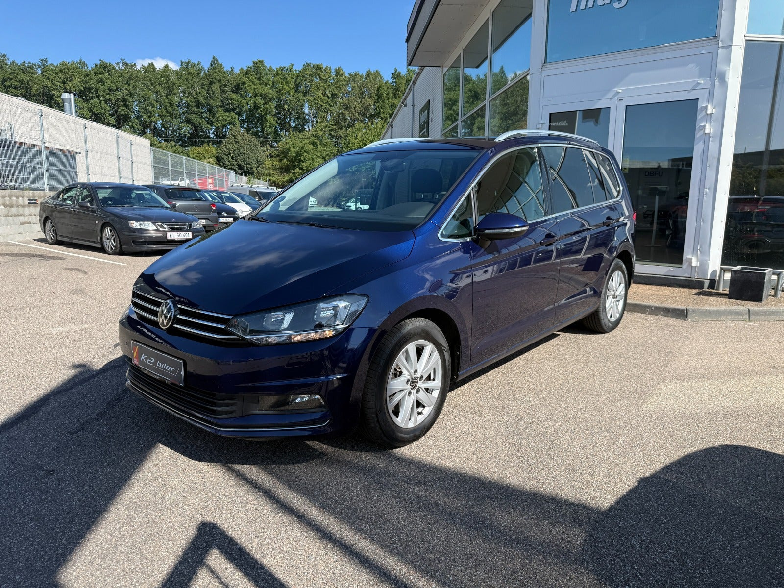 Blå VW Touran fra 2021