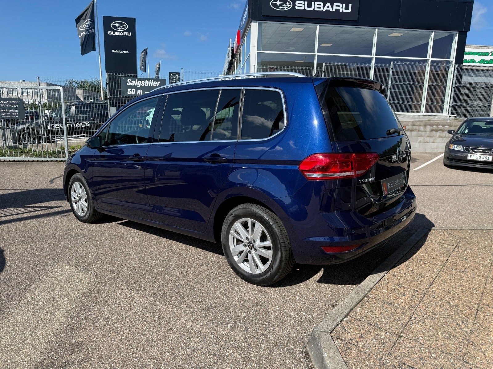 Blå VW Touran fra 2021