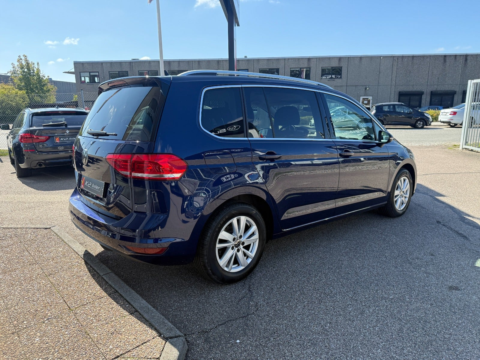 Blå VW Touran fra 2021