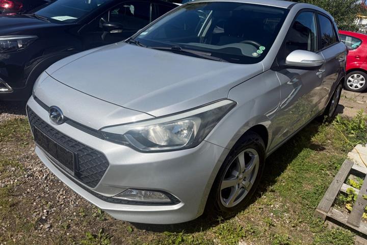 Sølv Hyundai i20 fra 2016
