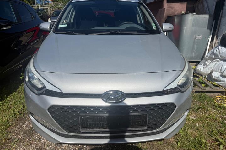 Sølv Hyundai i20 fra 2016