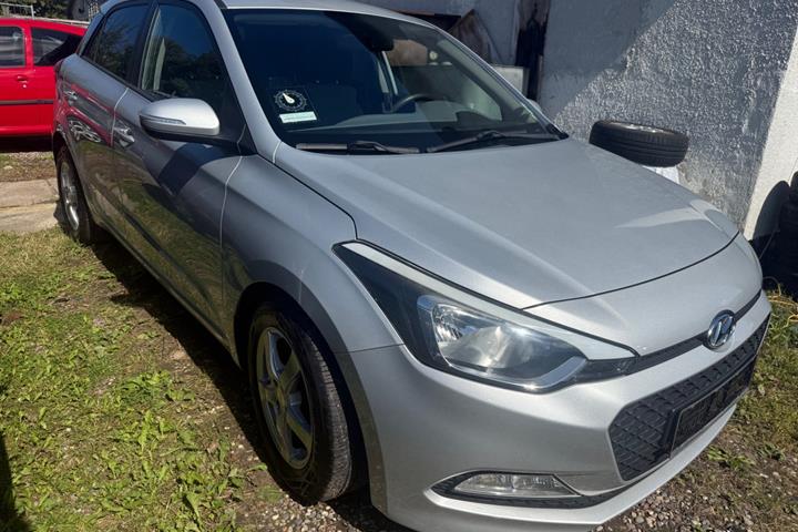 Sølv Hyundai i20 fra 2016