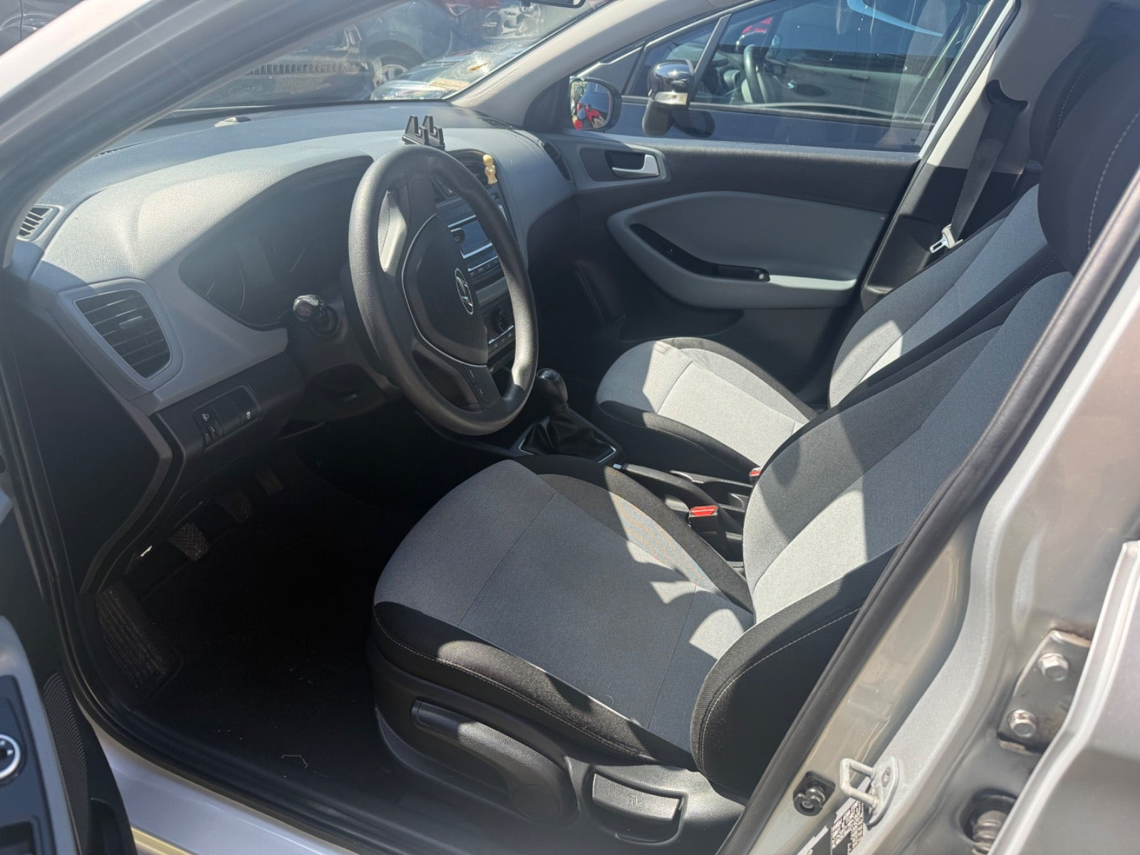 Sølv Hyundai i20 fra 2016