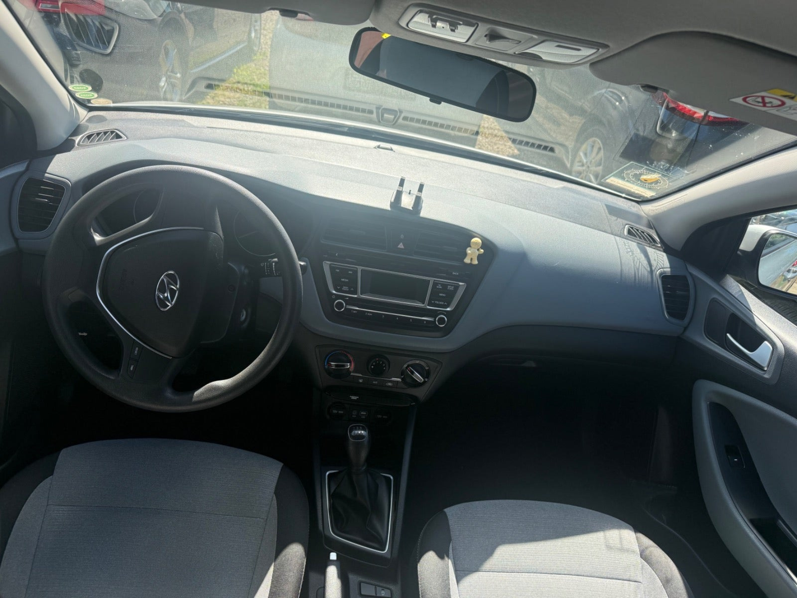 Sølv Hyundai i20 fra 2016
