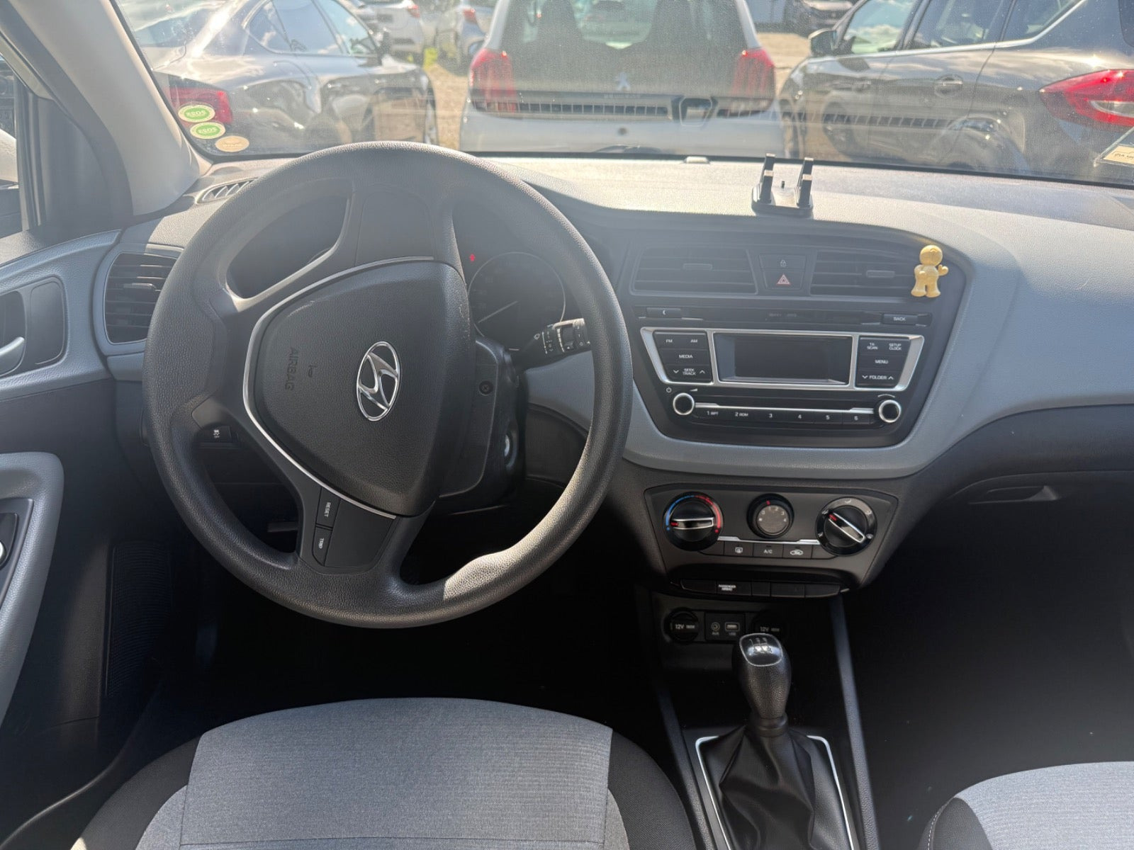 Sølv Hyundai i20 fra 2016