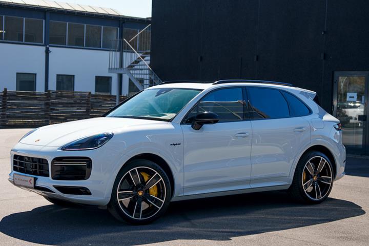 Hvid Porsche Cayenne Turbo S fra 2019