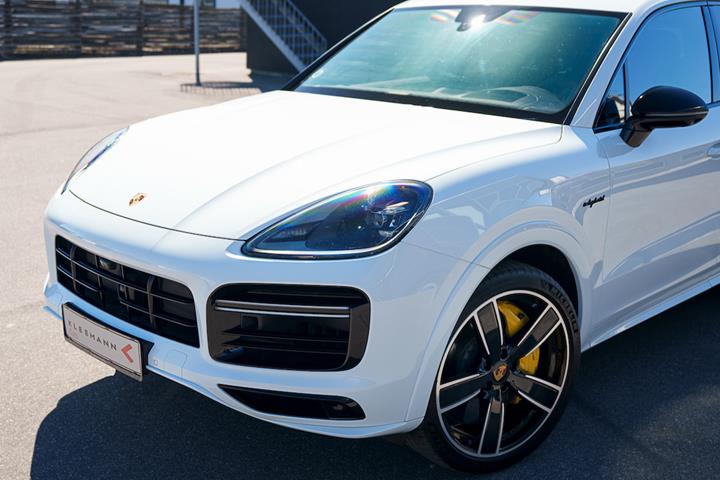 Hvid Porsche Cayenne Turbo S fra 2019