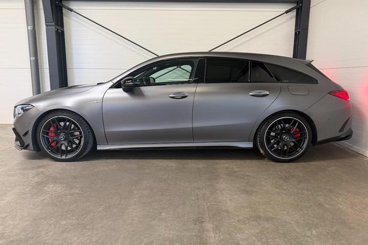Grå Mercedes CLA45 fra 2021