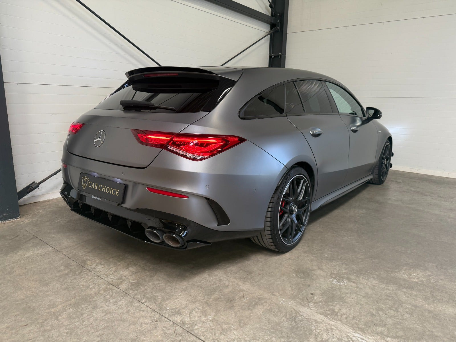 Grå Mercedes CLA45 fra 2021