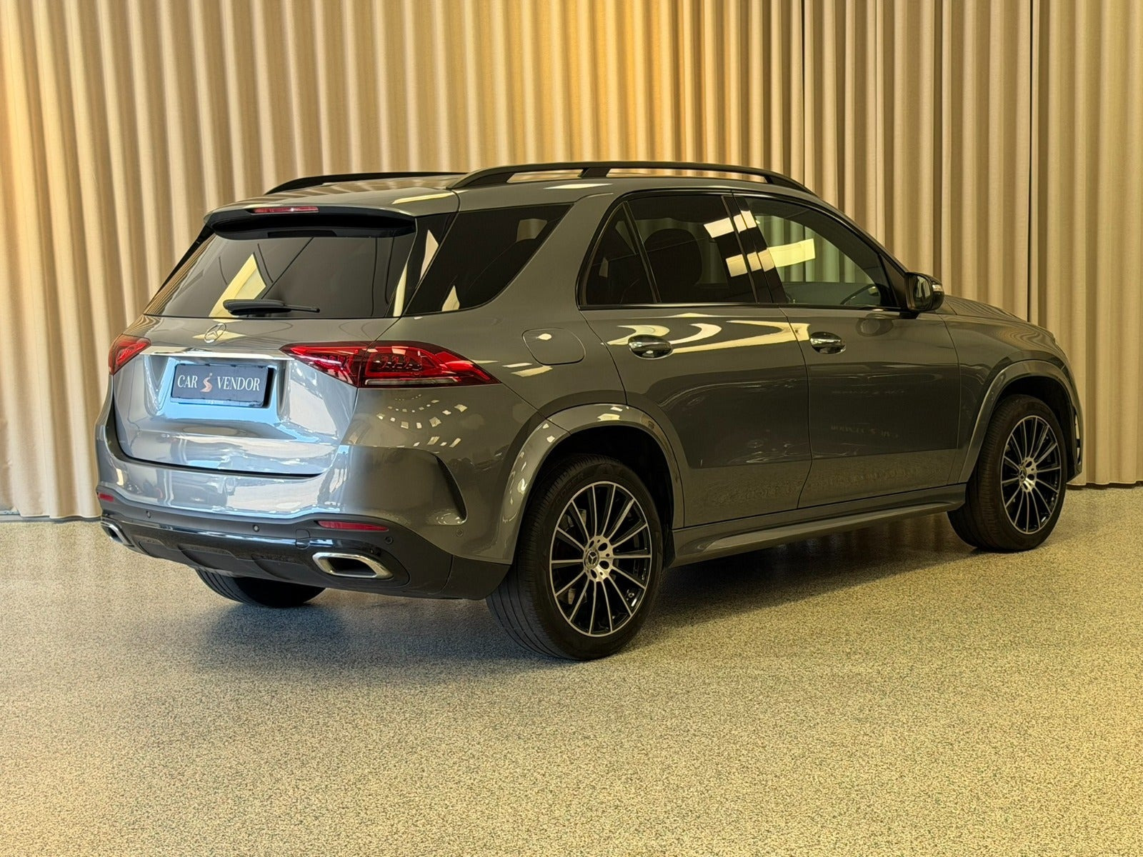 Sølv Mercedes GLE350 d fra 2019