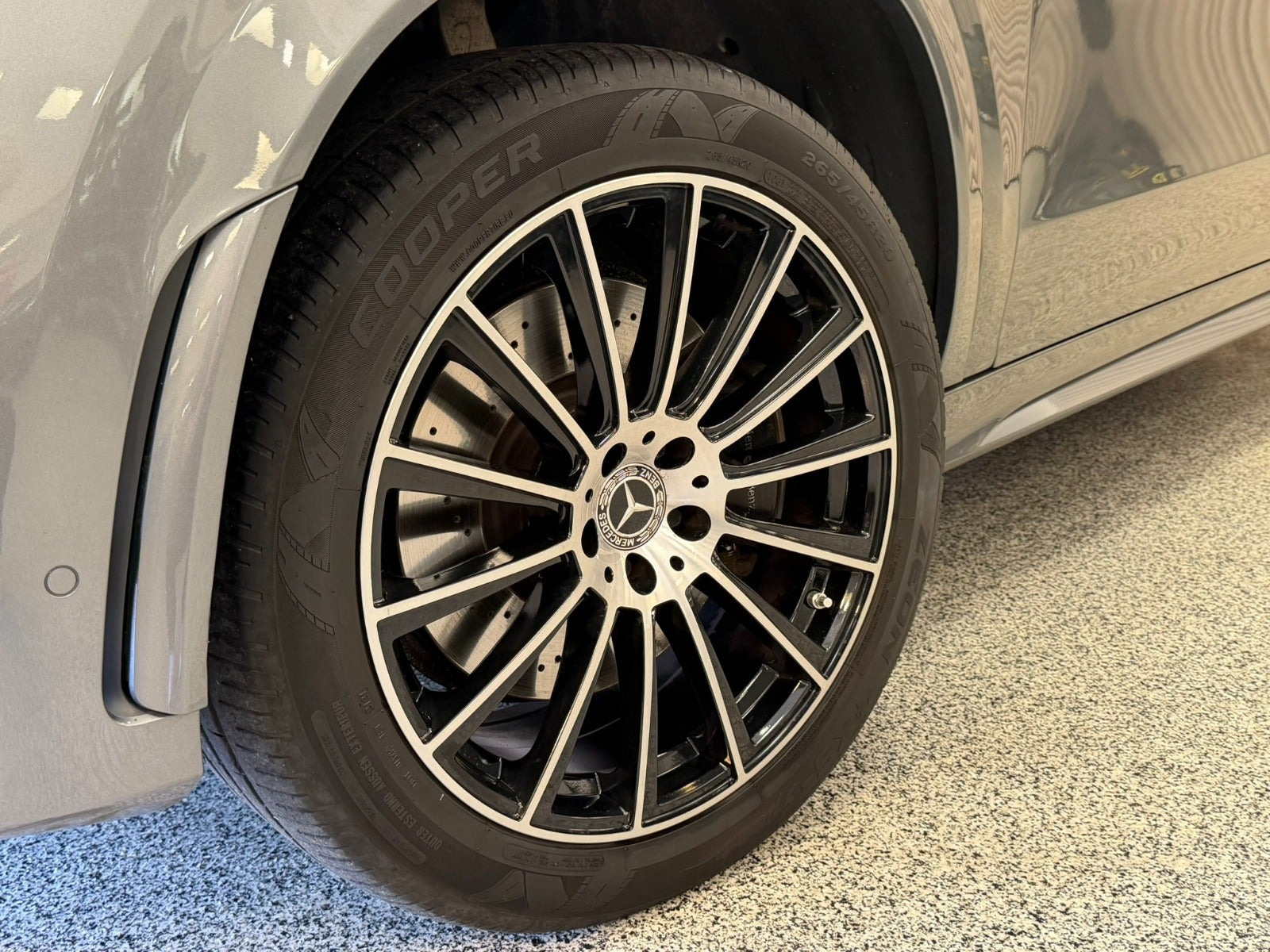 Sølv Mercedes GLE350 d fra 2019