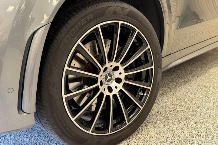 Sølv Mercedes GLE350 d fra 2019