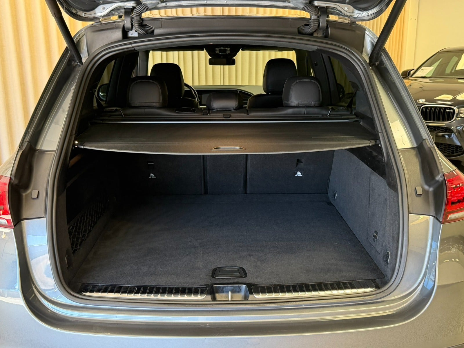 Sølv Mercedes GLE350 d fra 2019