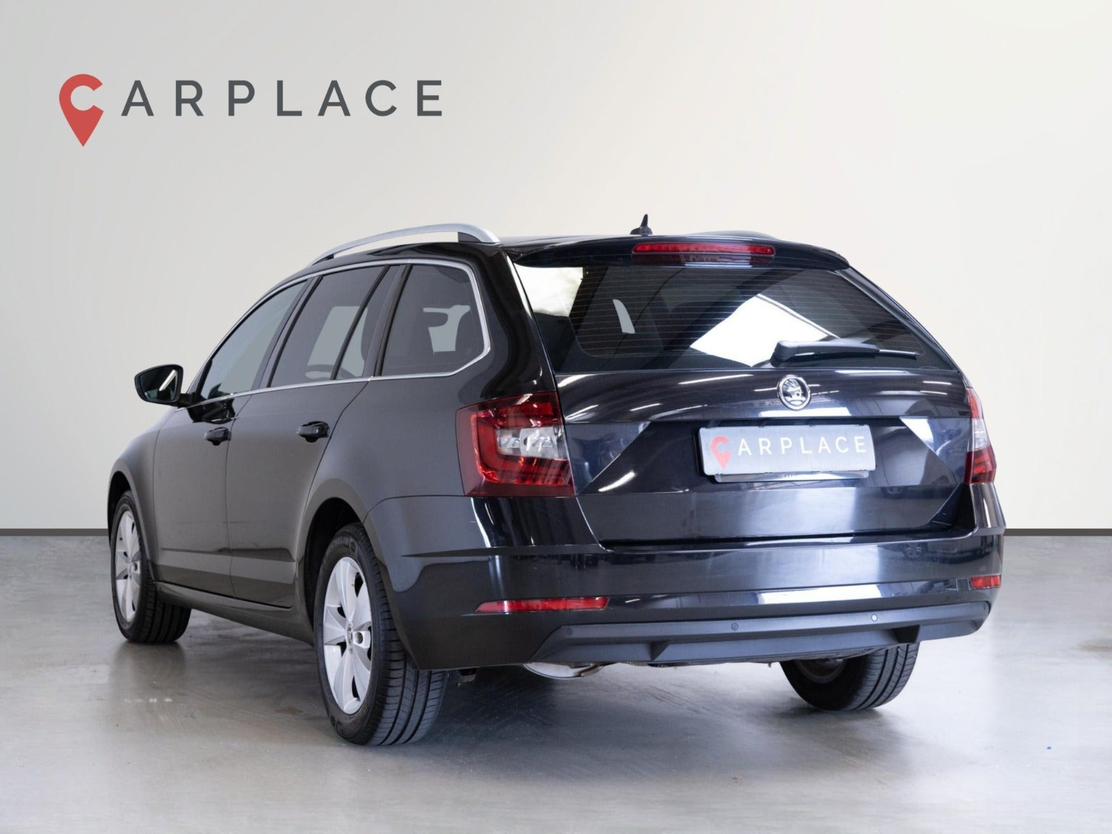 Sort Skoda Octavia fra 2020