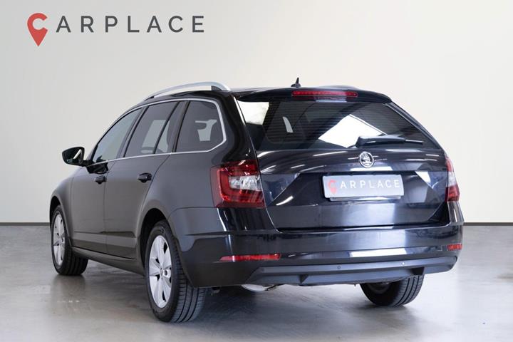 Sort Skoda Octavia fra 2020