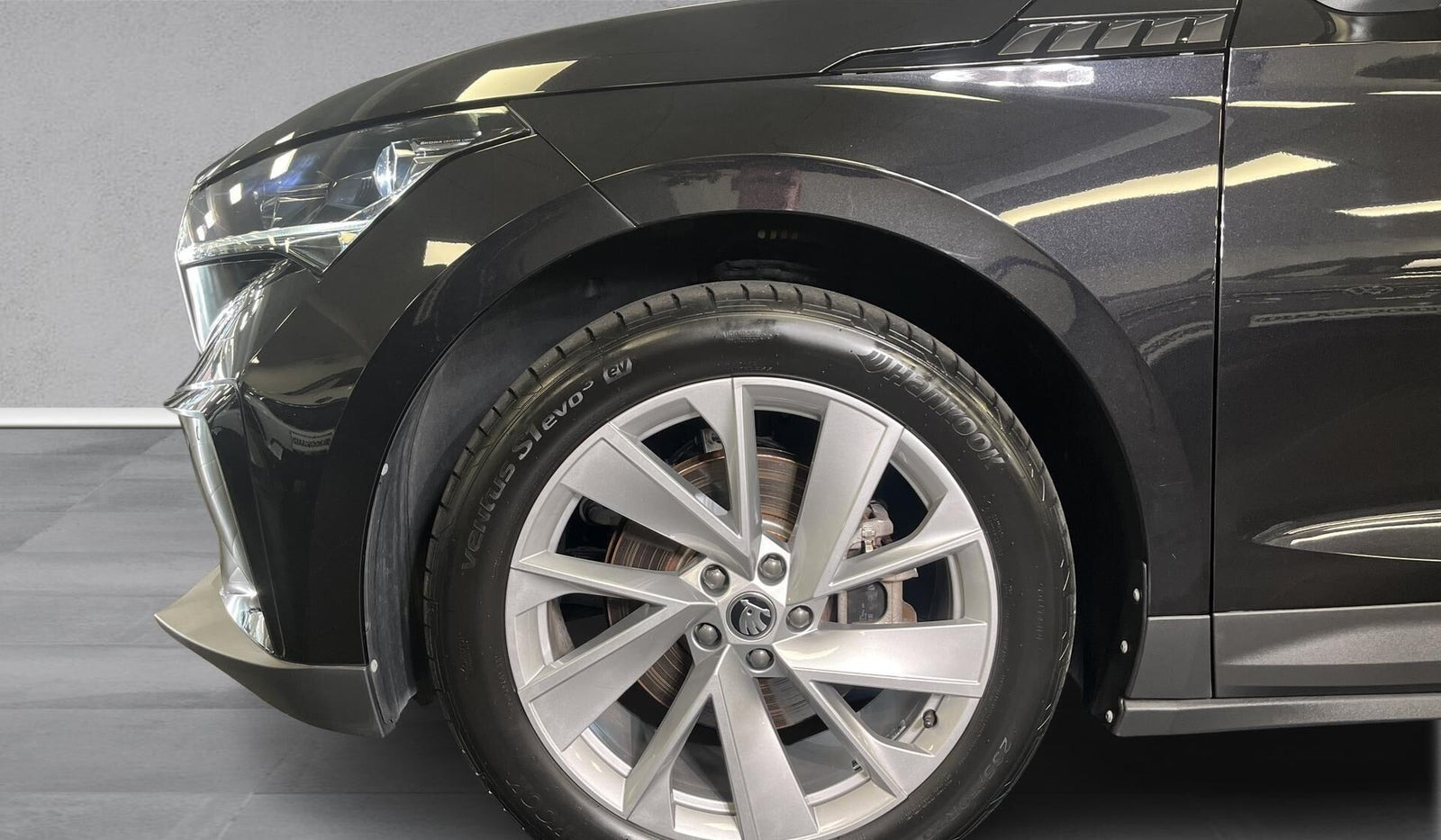 Sort Skoda Enyaq fra 2023