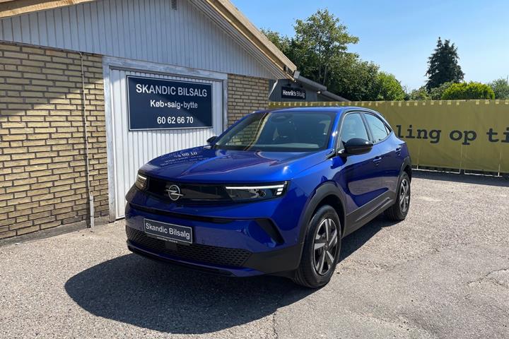 Blå Opel Mokka-e fra 2025