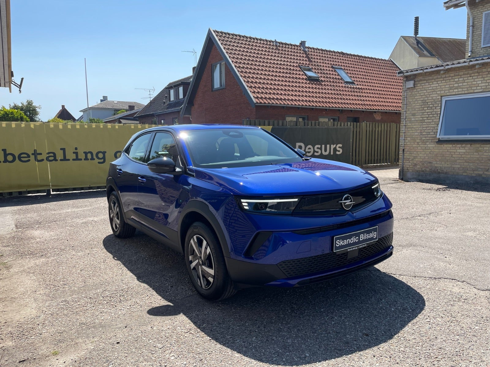 Blå Opel Mokka-e fra 2025