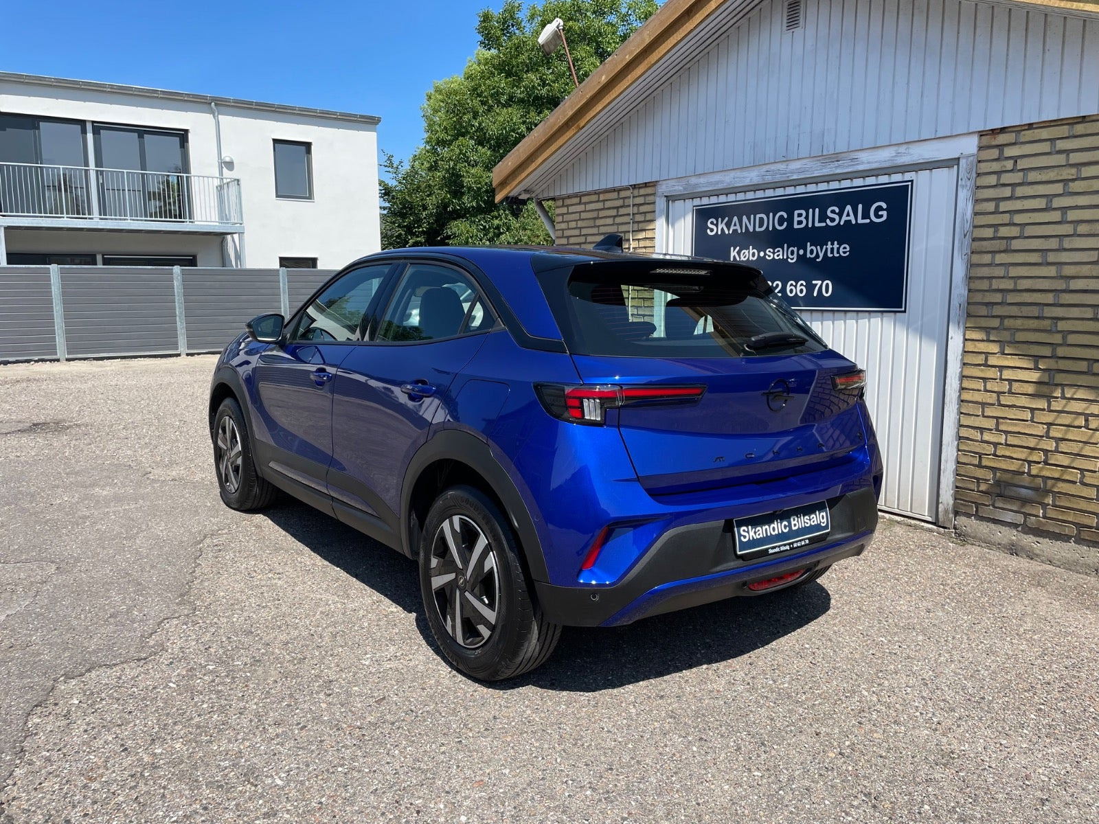 Blå Opel Mokka-e fra 2025